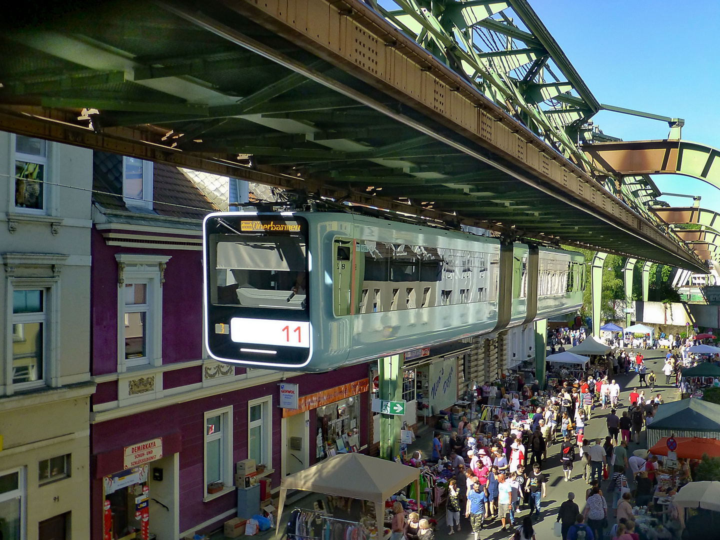 Die Schwebebahn ...