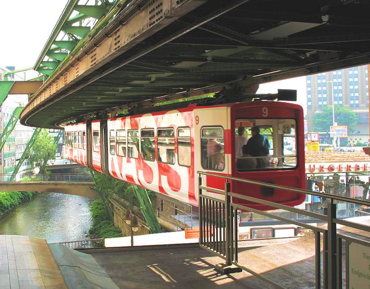 Die Schwebebahn ....