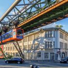 Die Schwebebahn in Wuppertal ...