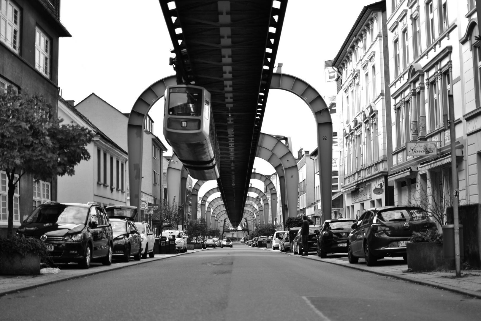 Die schwebende Bahn im Tal