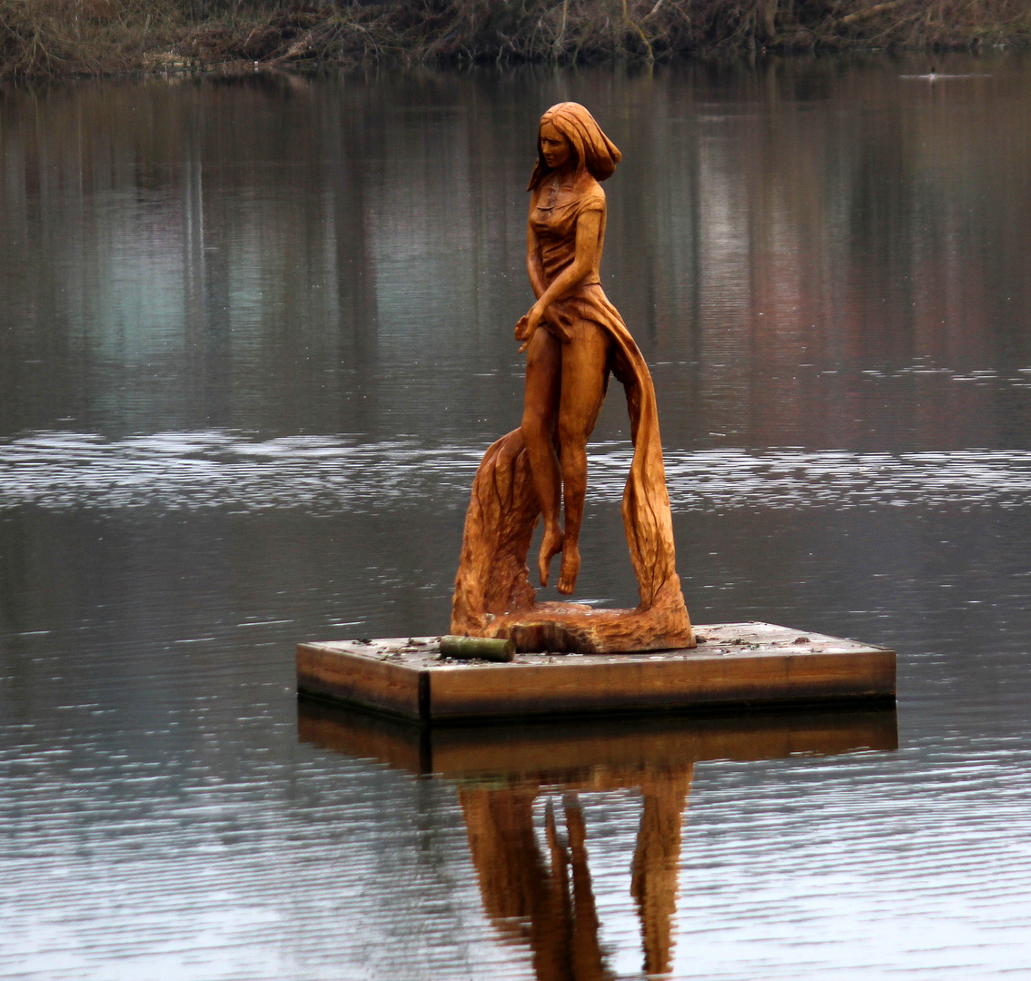 die "Schwebende Seejungfrau" Foto & Bild | stillleben, holzfiguren ... die "Schwebende Seejungfrau" Foto & Bild | stillleben, holzfiguren ...