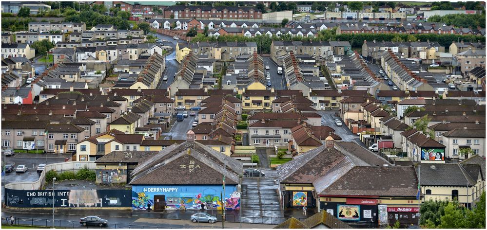 die schweigenden Dächer von Bogside