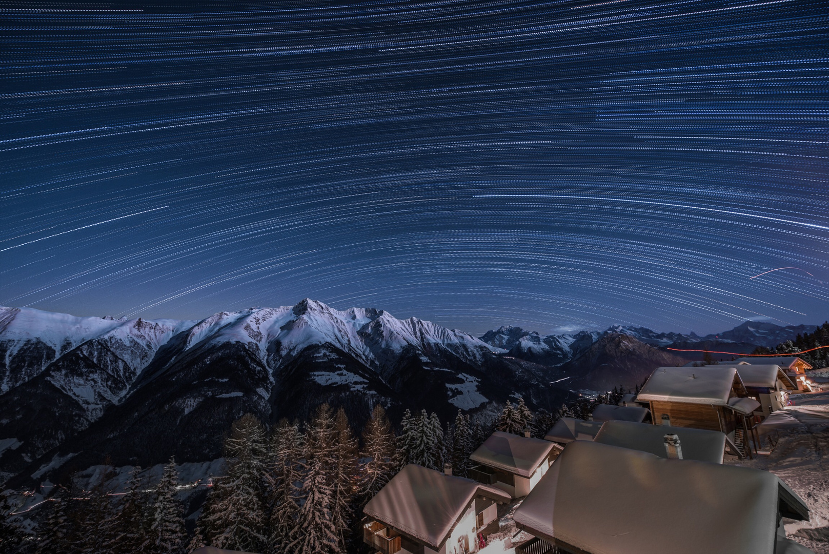 Die Schweizer Alpen bei Nacht