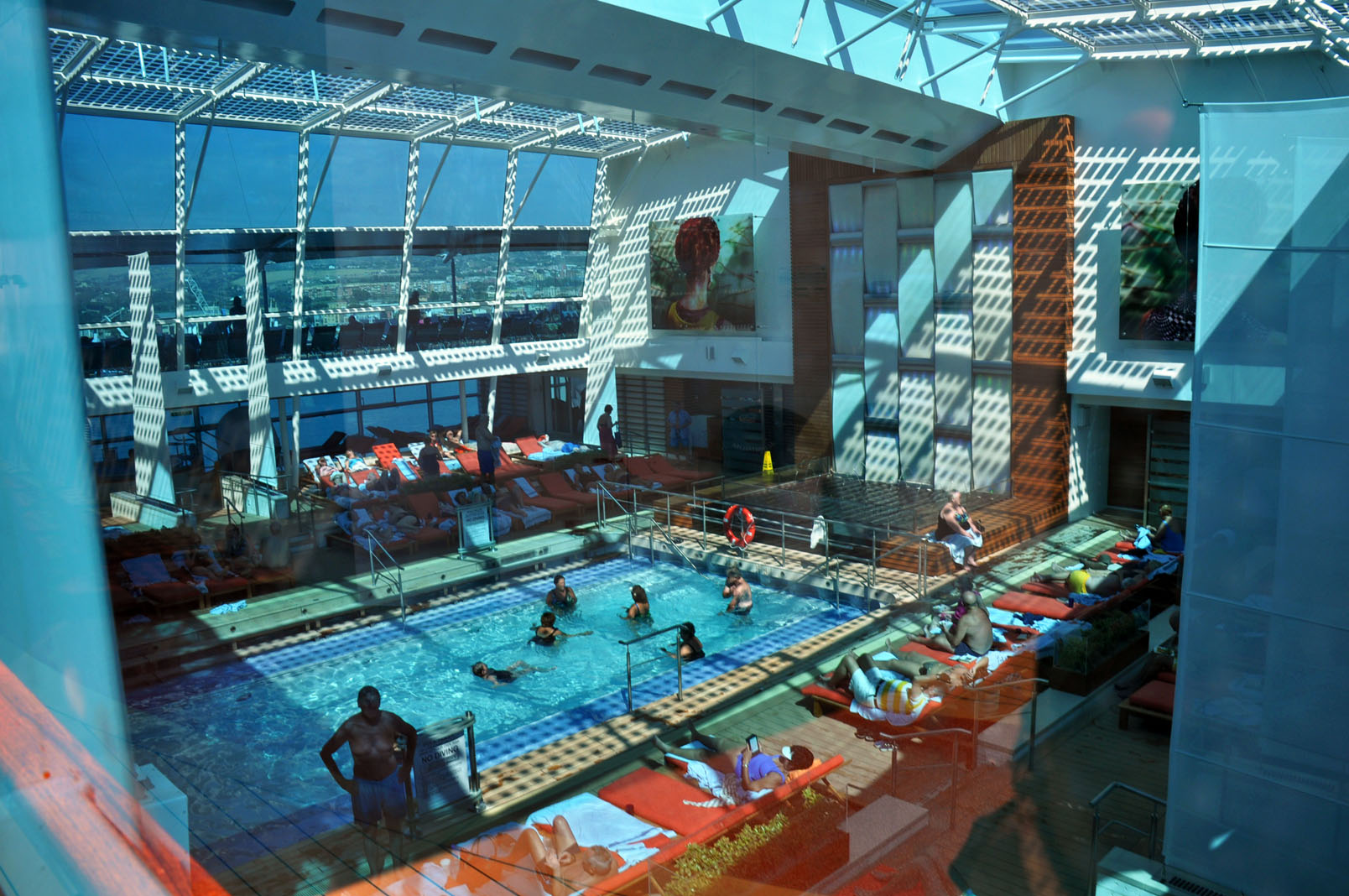 Die Schwimmhalle