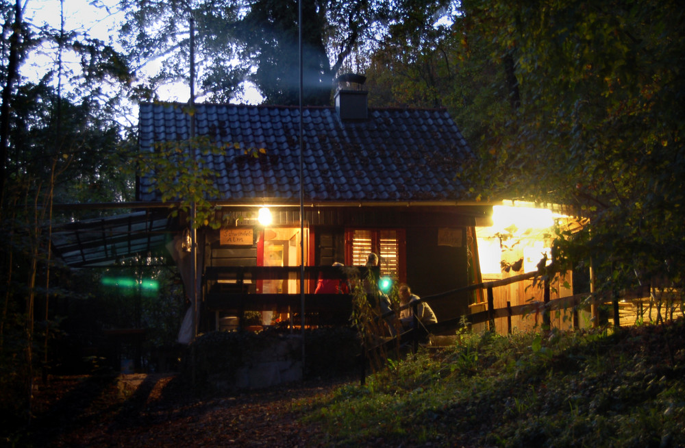Die Schwindlerhütte am Abend