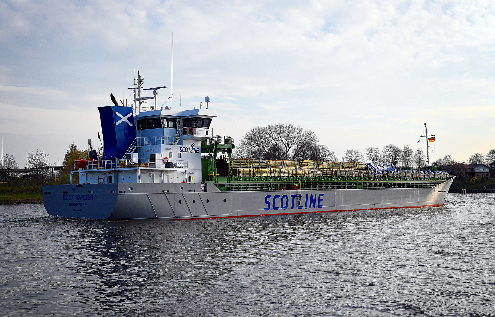 Die SCOT RANGER im Nord-Ostsee-Kanal bei Rendsburg