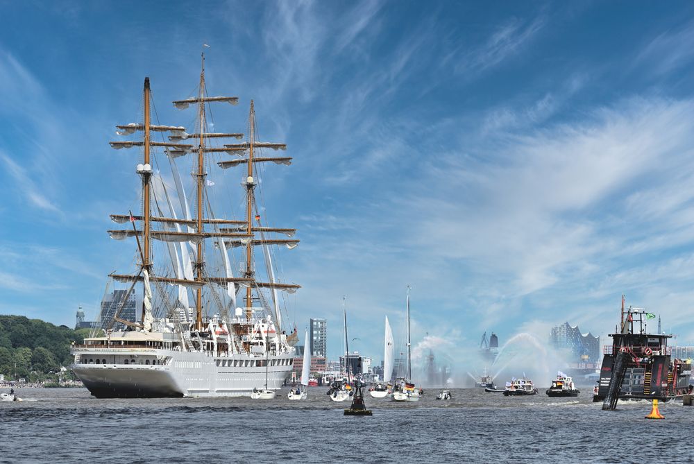 Die Sea Cloud Spirit läuft in Hamburg ein