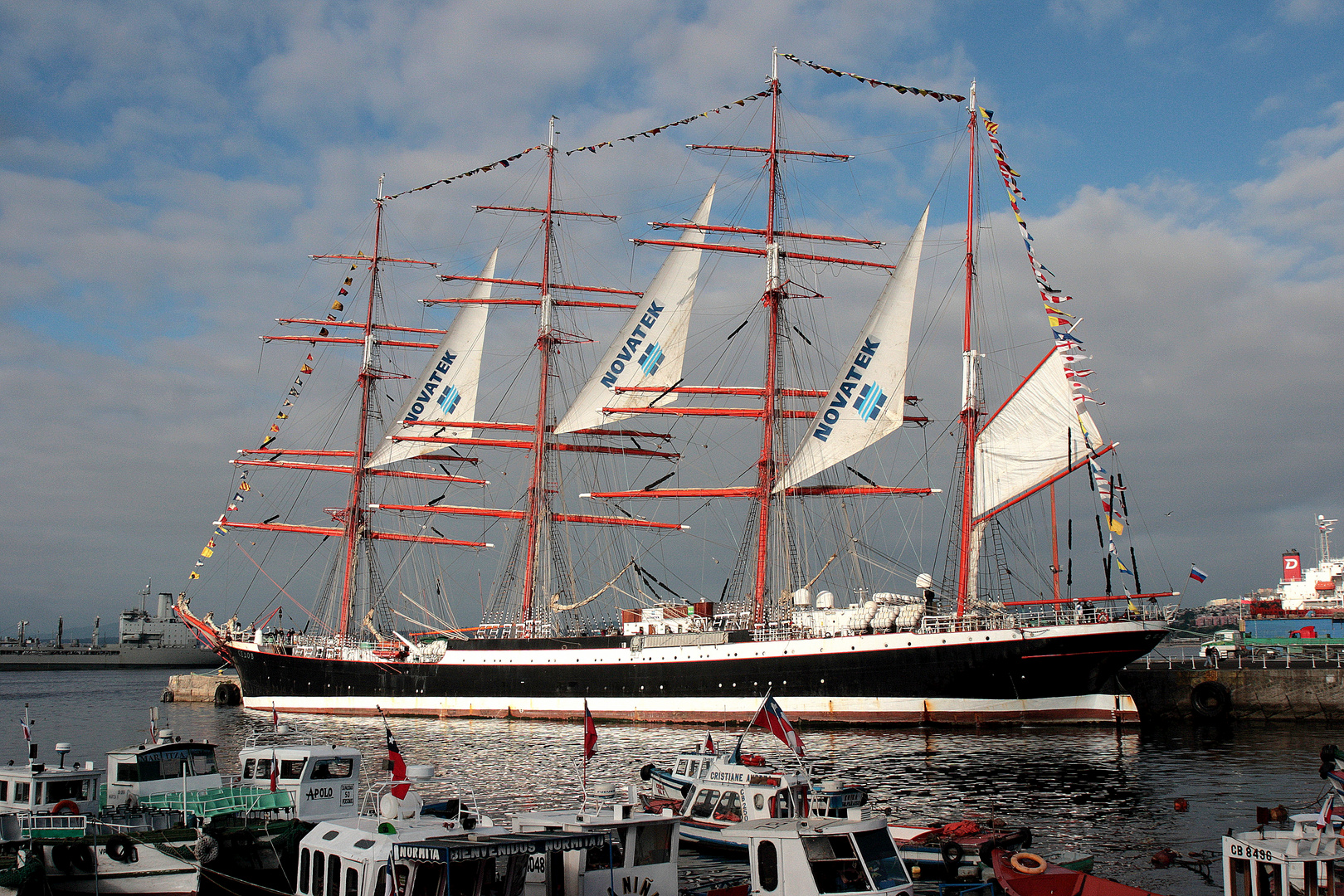 Die "SEDOV" im Hafen von Valparaiso