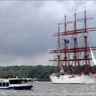 die "SEDOV" und die "ALEXANDER VON HUMBOLDT 2"