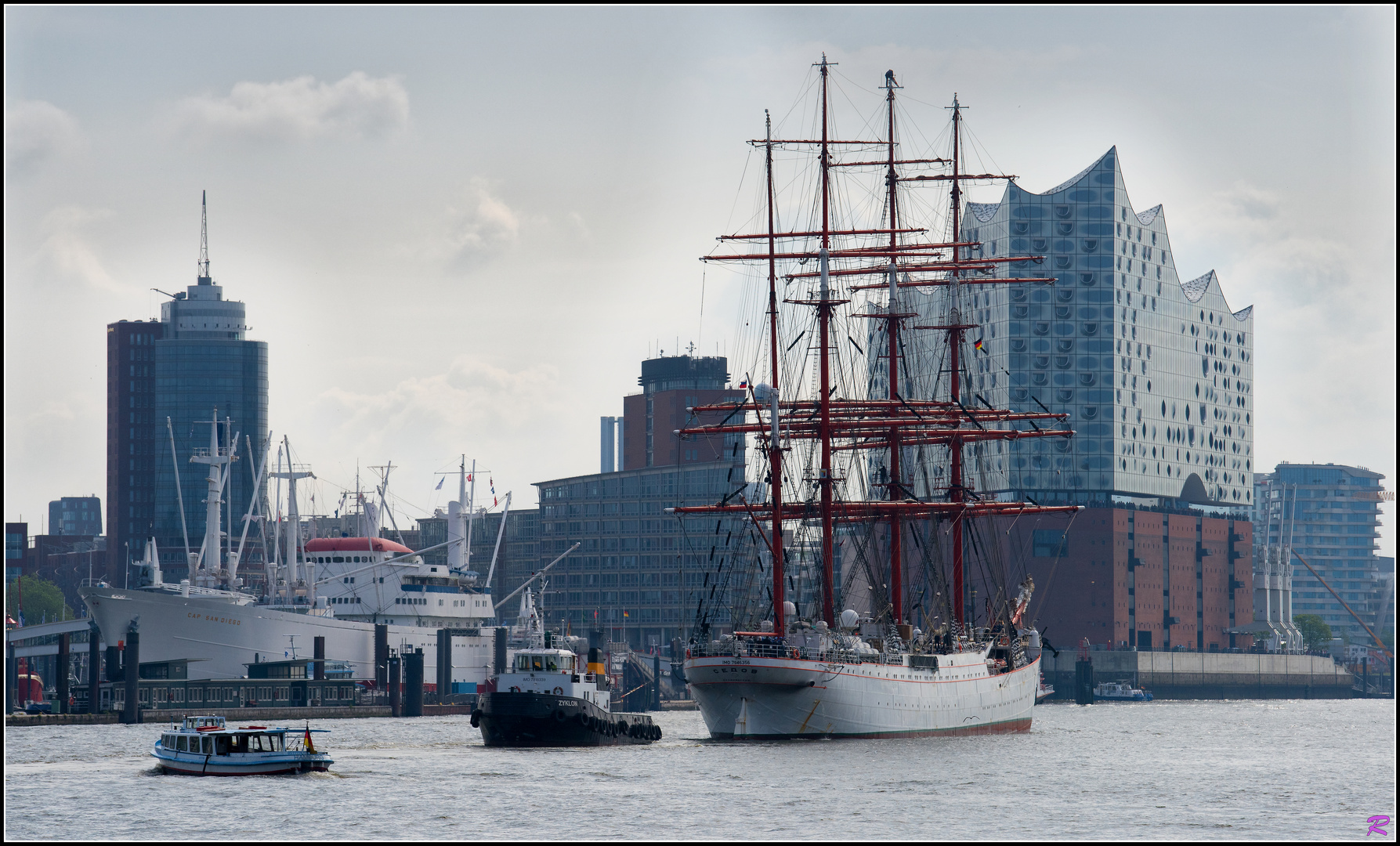 Die SEDOV zu Besuch im Hamburger Hafen