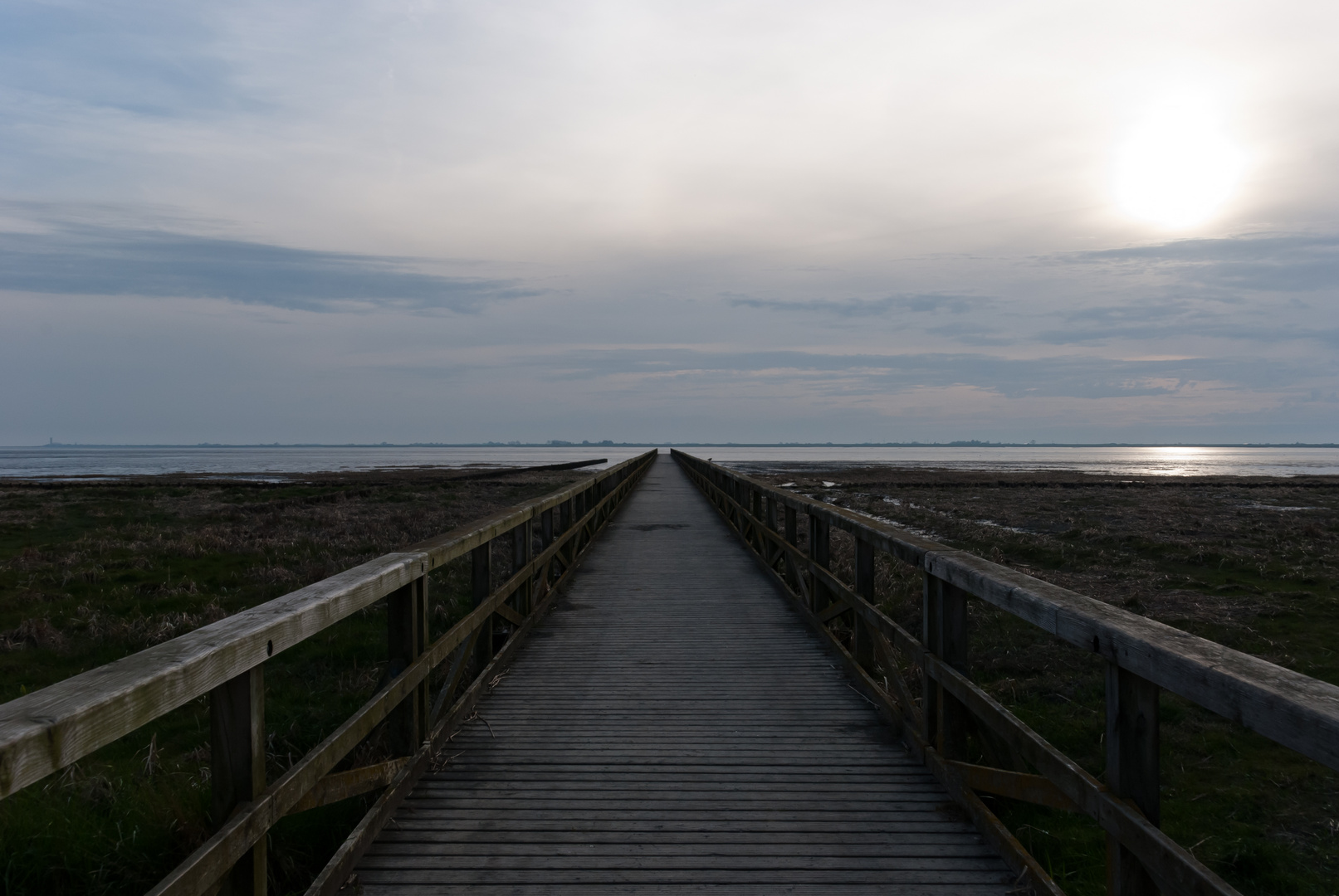 Die Seebrücke von Schobüll (Husum) kurz vor Sonnenuntergang