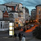 .... die  "Seepromenade" am Abend in Warnemünde ...