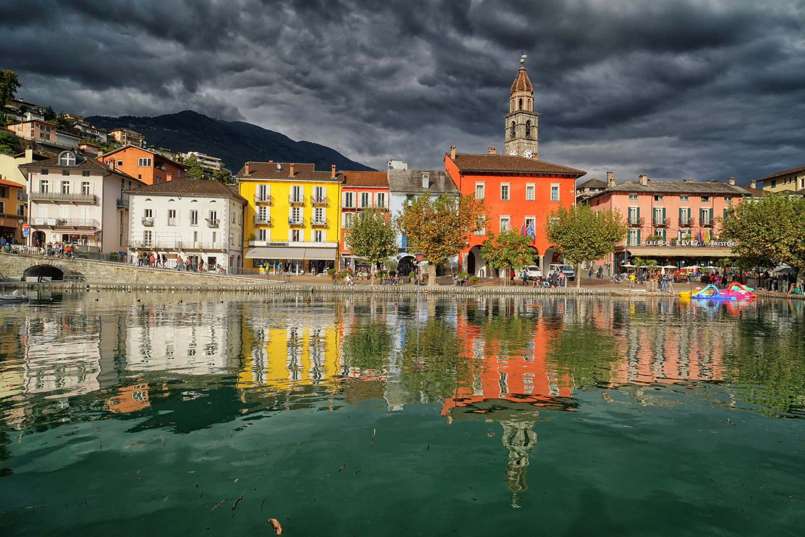 Die Seepromenade von Ascona...