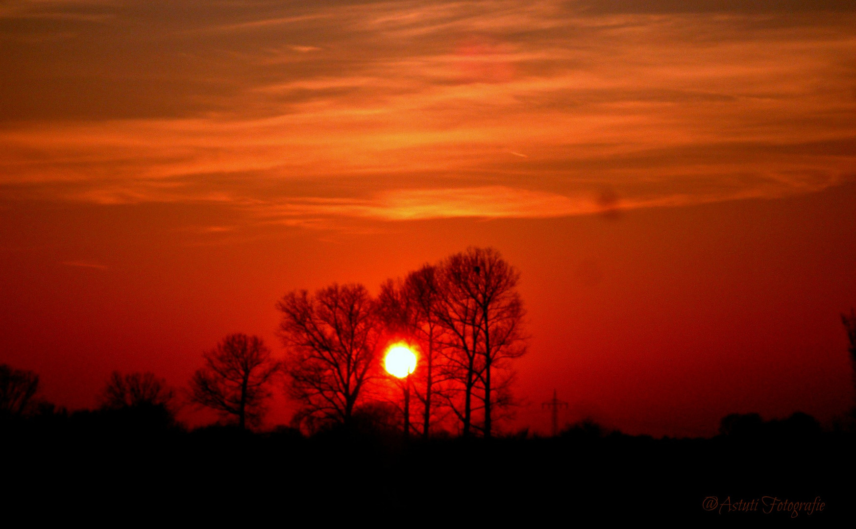 Die Sehnsucht der Seele durch einen strahlenden Sonnenuntergang