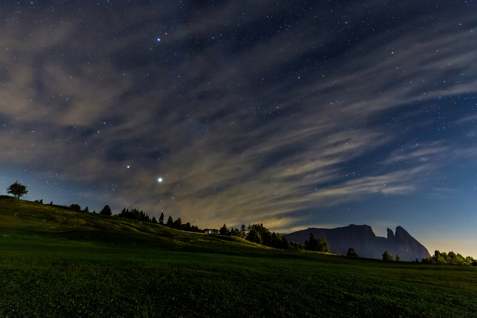 Die Seiser Alm bei Nacht