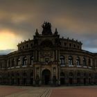 Die Semper Oper am Abend