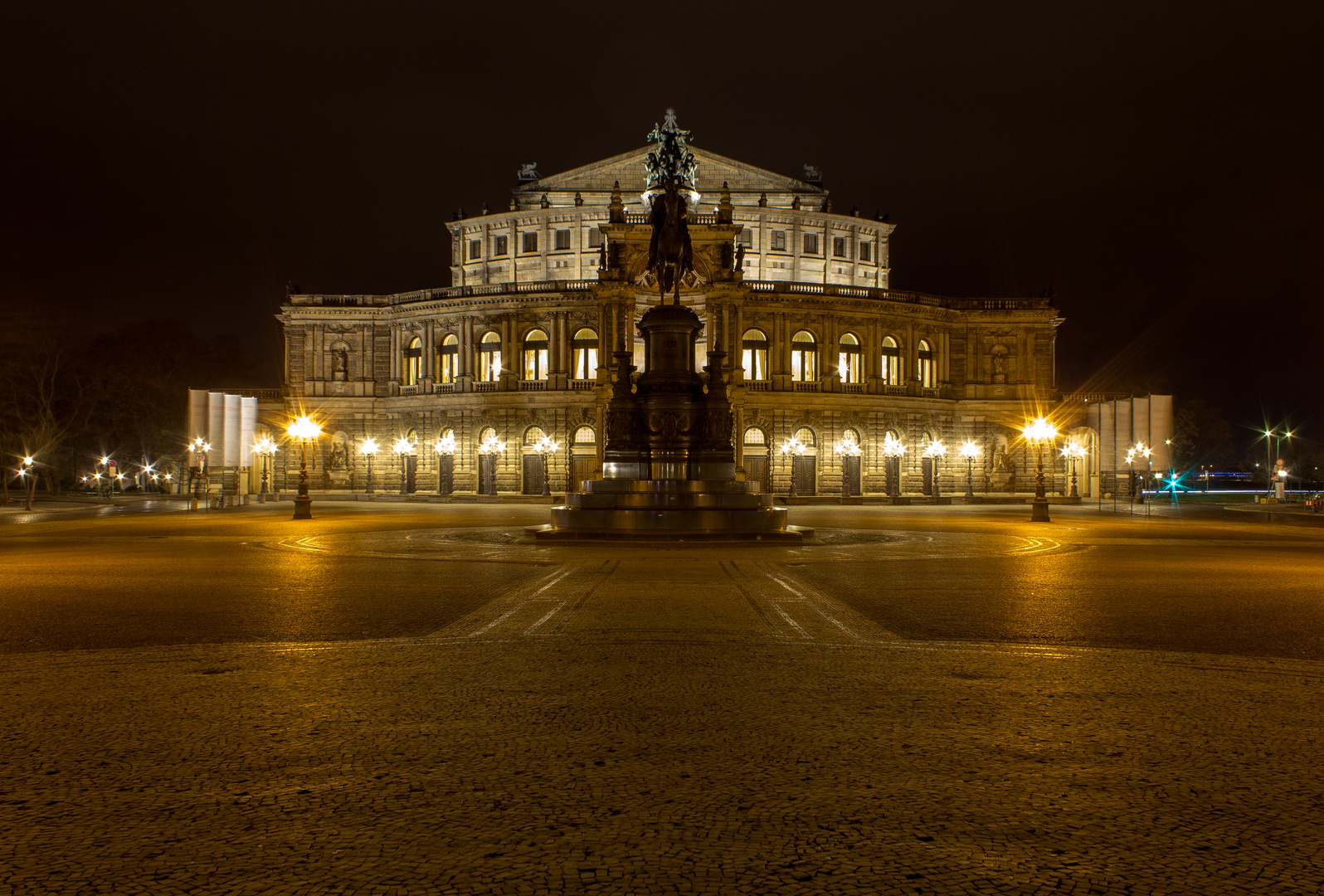 Die Semperoper Foto & Bild architektur, architektur bei nacht