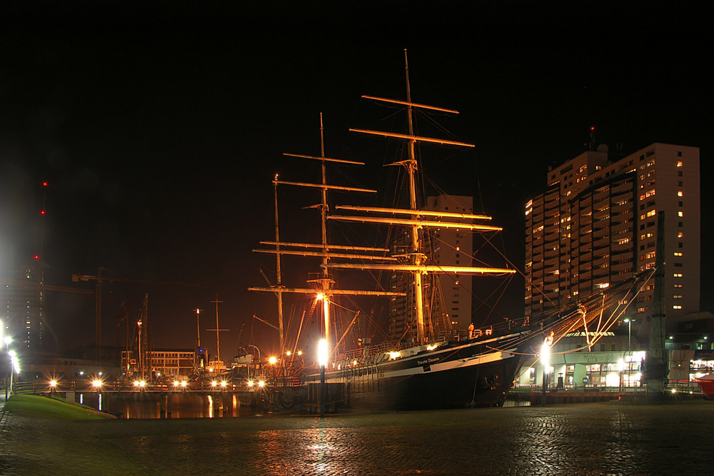 Die "Seute Deern" im "Alten Hafen" von Bremerhaven im Dezember 2007.