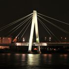 Die Severinsbrücke in Köln bei Nacht