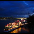 die Severinsbrücke in Köln zur blauen Stunde