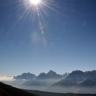 Die Sextener Dolomiten fast als Slihouette, aufgenommen beim Anstieg zum Pfannhorn.