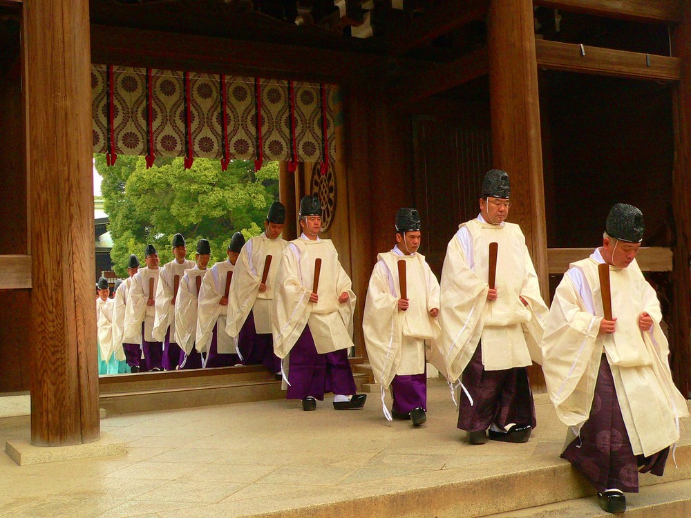 die Shinto Priester des Meiji Schrein