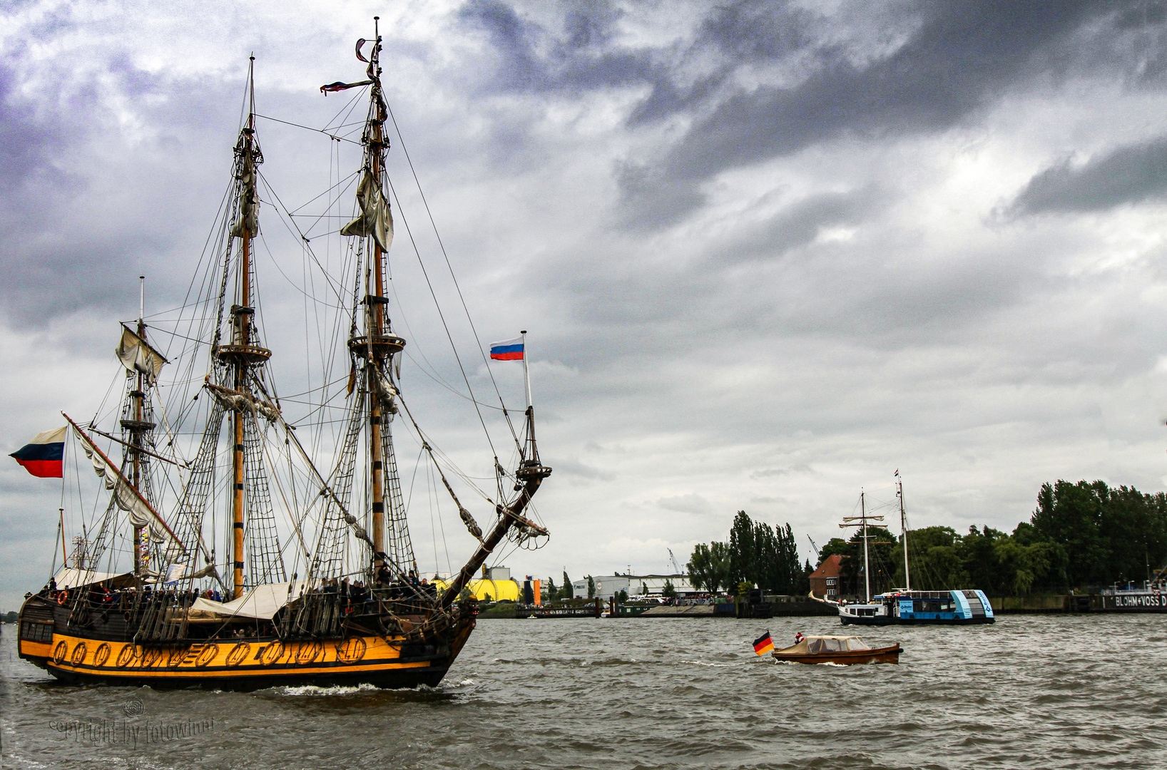 die Shtandard im Hamburger Hafen