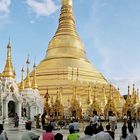 Die Shwedagon Pagode in Yangon...