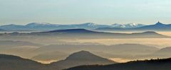 Die Sicht meines Lebens hier bei uns um die 150 km und die Schneekoppe in 124 km hier im Bild