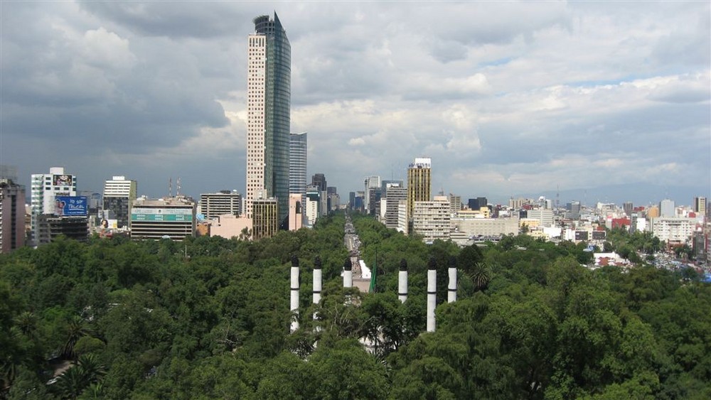 Die Sicht vom Park "Chapultepec" auf Teile der Stadt Mexiko.