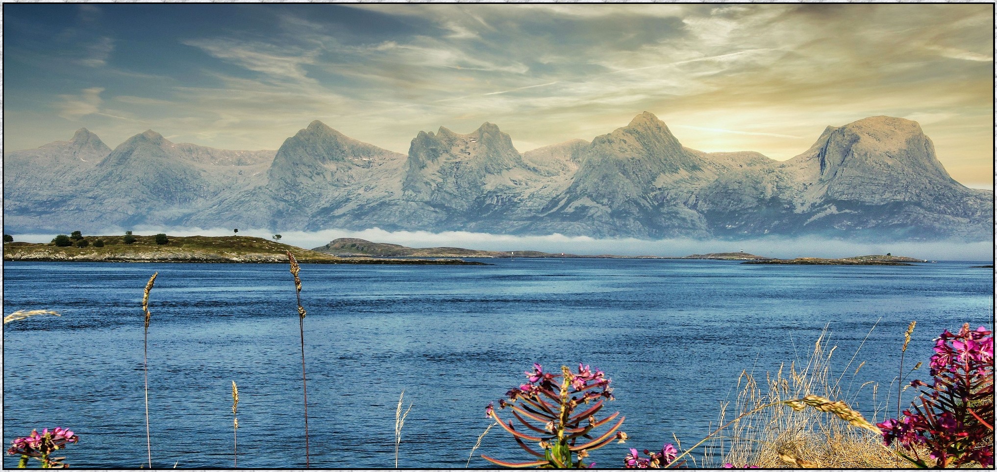 Die sieben Schwestern, von der Insel Donna im Abendlicht (Norwegen) Fotografiert: Teil 2