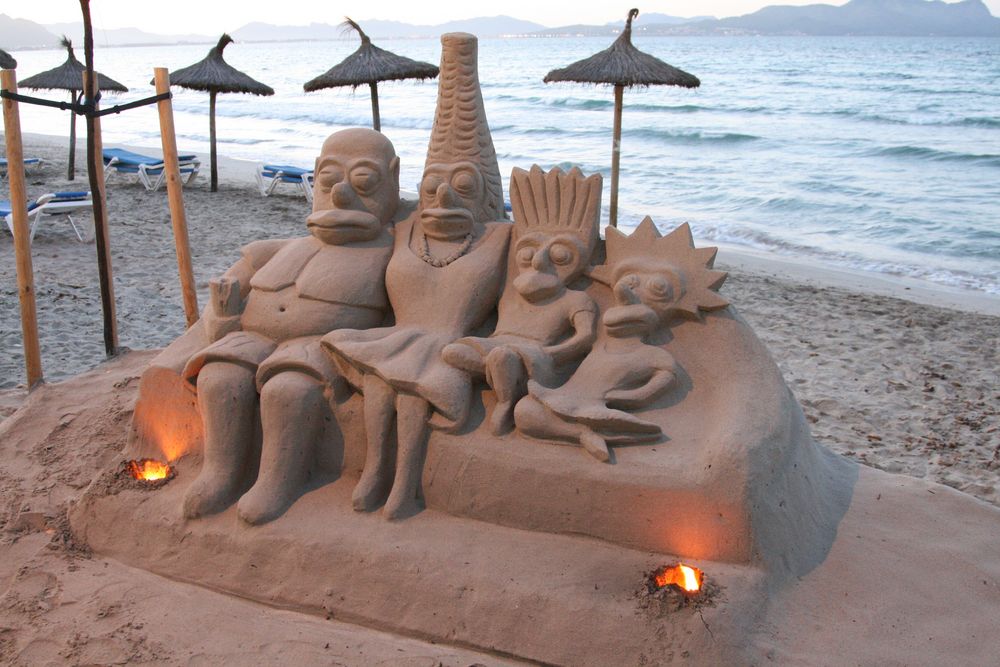 Die Simpsons am Strand von Can Picafort