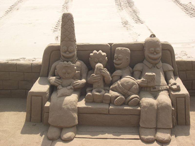 Die Simpsons am Strand von Sitges (Spanien)