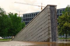 Die sinkende Mauer