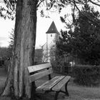 Die Sitzbank auf dem Friedhof in SW