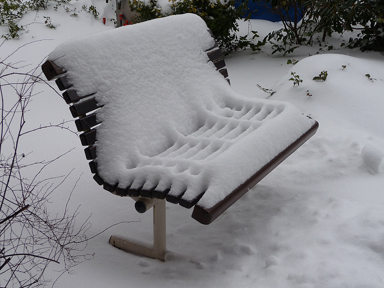 Die Sitzbank im Schnee (1/2)