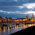 Die Skyline von Dresden zur blauen Stunde