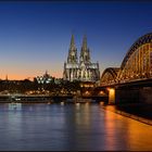 Die Skyline von Köln im Abendrot