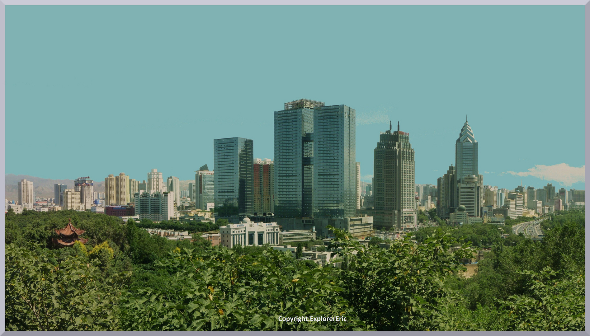 die Skyline von Urumqi ...........