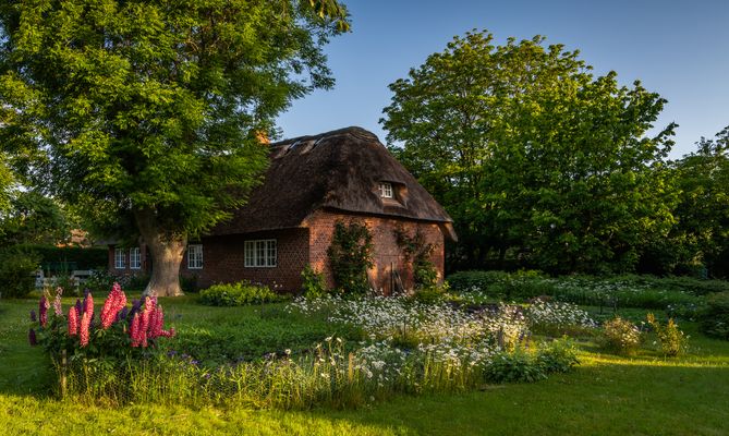 Die Sonne blinzelt ins Schlafzimmer