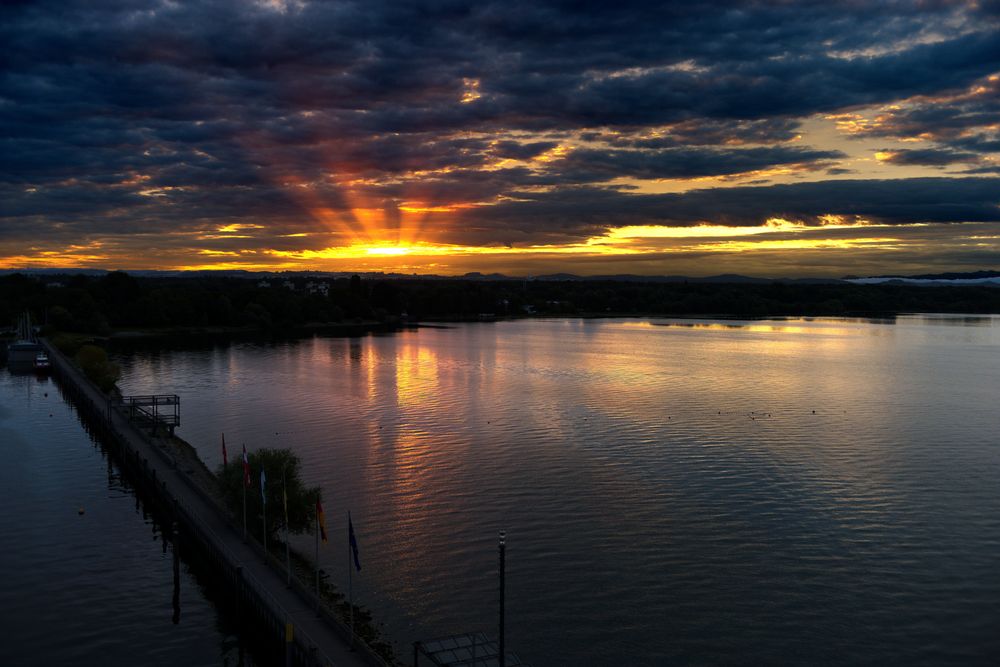 Die Sonne blinzelt nach Friedrichshafen