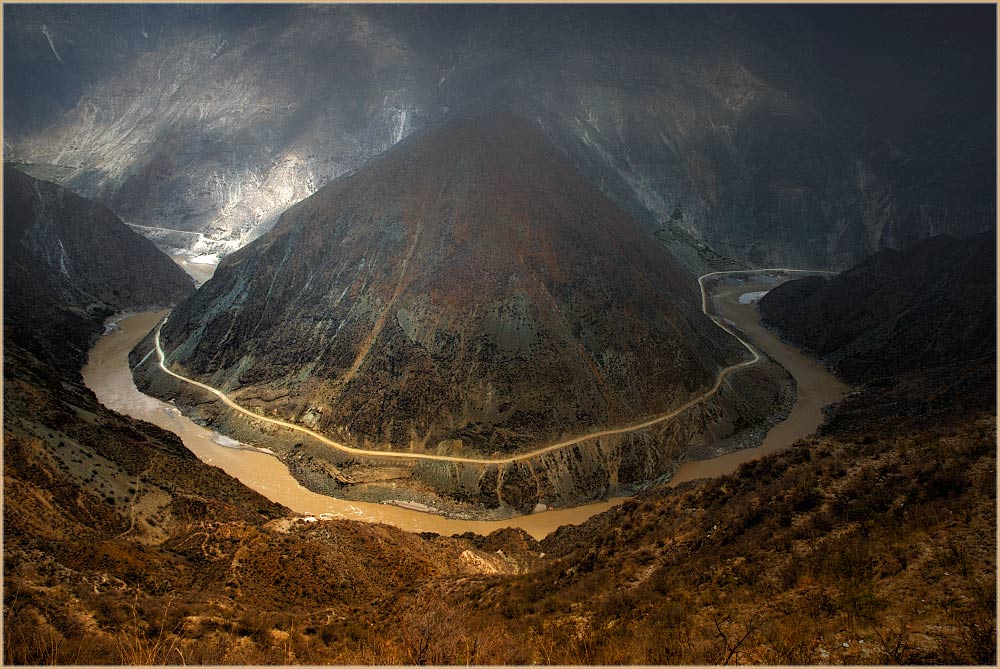 Die Sonne bricht durch am First Bend of Yangtse River