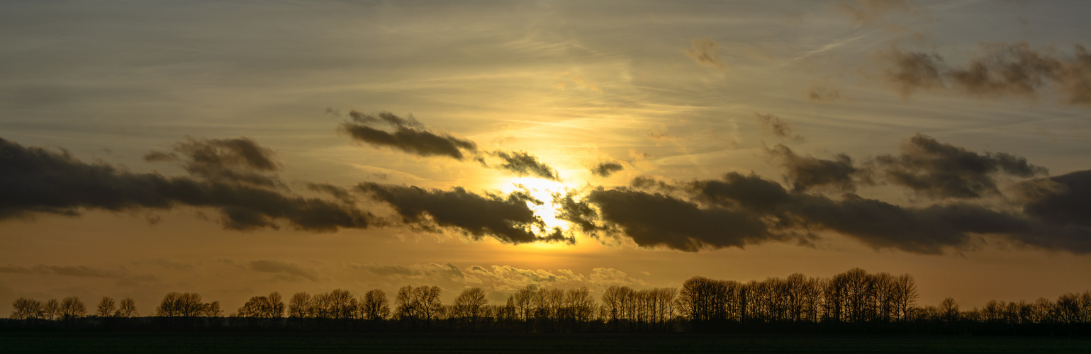 Die Sonne deckt sich mit Wolken zu...