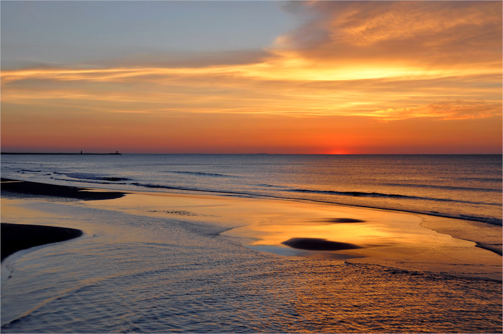 die SONNE  erhellt  den Horizont