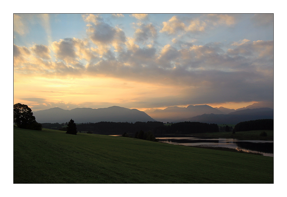 Die Sonne erwacht am Forggensee