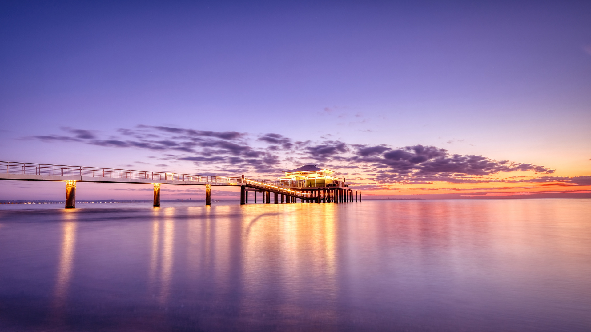 Die Sonne erwacht über der Ostsee 2