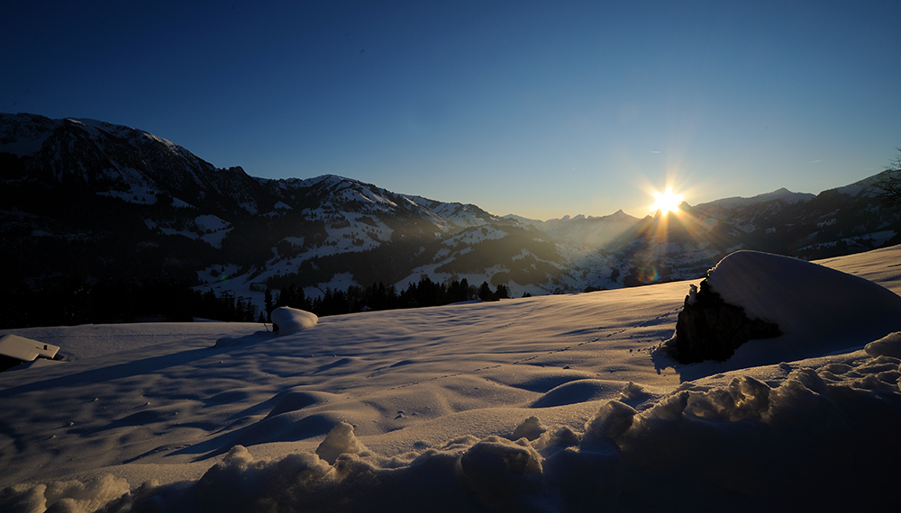 Die Sonne gehht unter überm Simmental