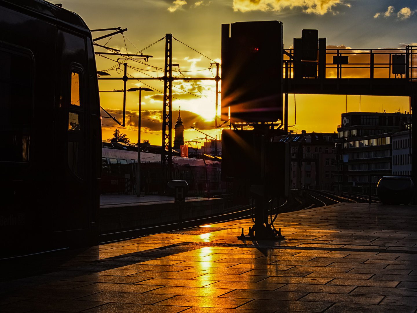 Die Sonne geht, die Bahn rollt!