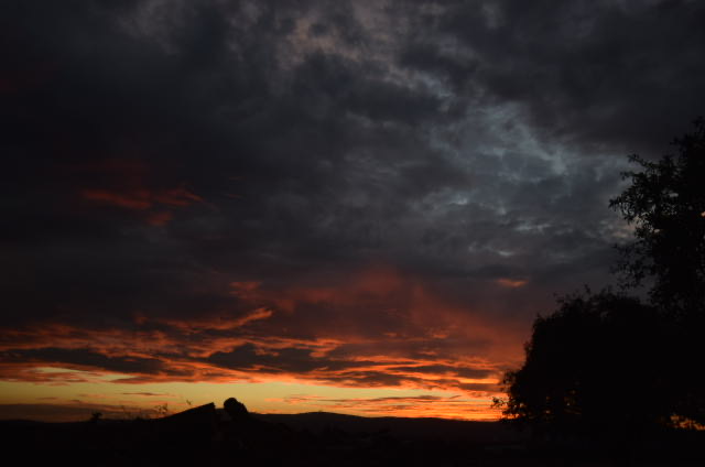 Die Sonne geht die Nacht kommt 