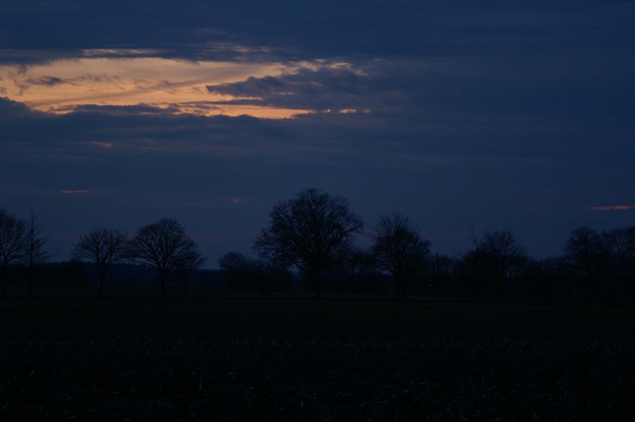 Die Sonne geht, die Nacht kommt